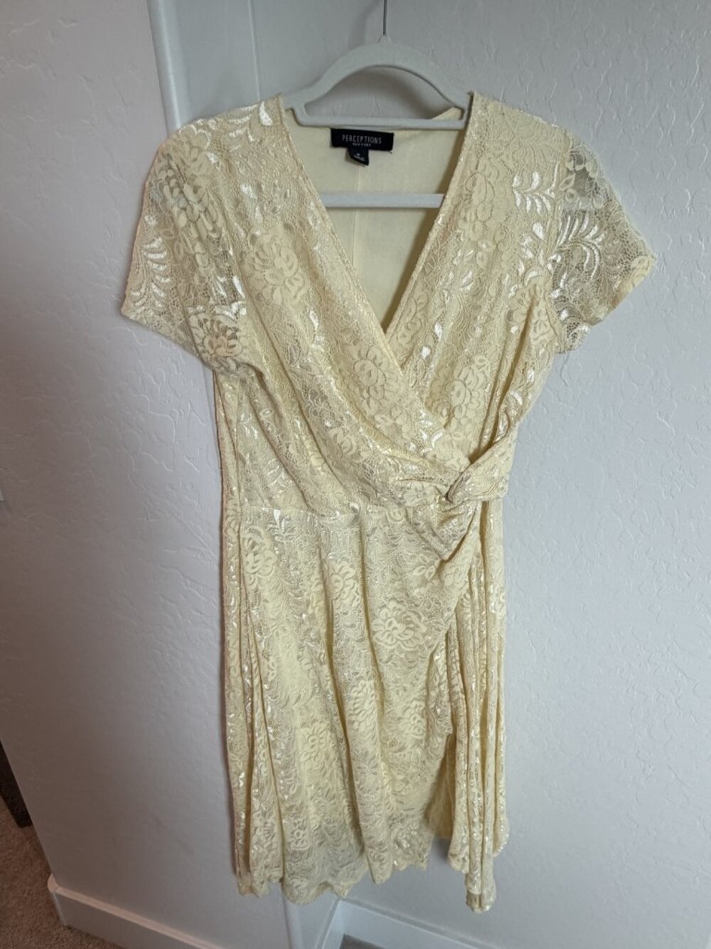 Perceptions Pale Yellow Floral Lace Surplice Short Sleeve Dress M
